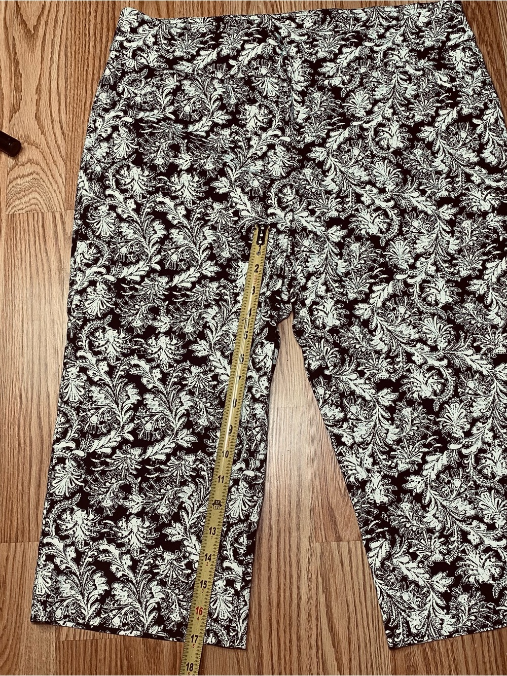 Kim Rogers Black and Cream Floral Print Crop Pants Size 14P